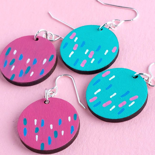 Dash Pattern Disc Dangly Earrings