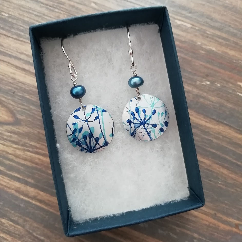 Circle Cow Parsley Earrings With Bead