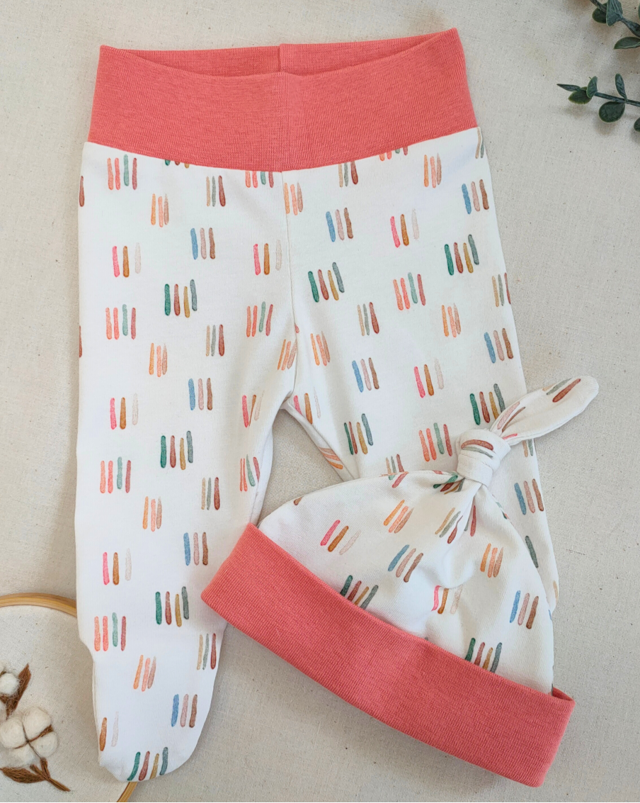 Footed Leggings & Hat Set - Dashes