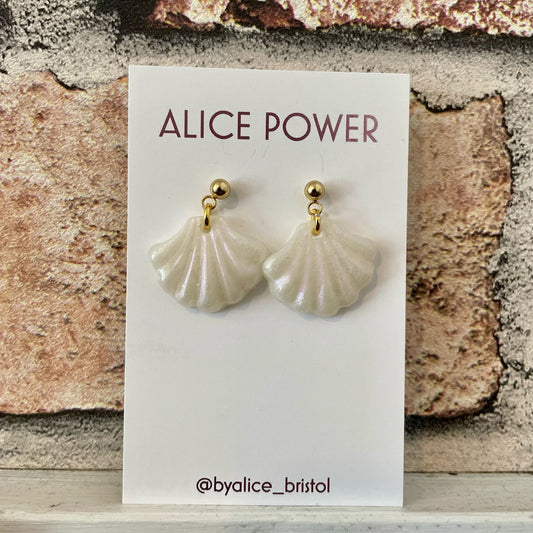 Clam ball stud Earrings
