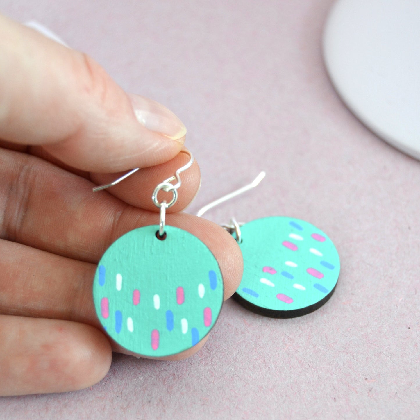 Dash Pattern Disc Dangly Earrings