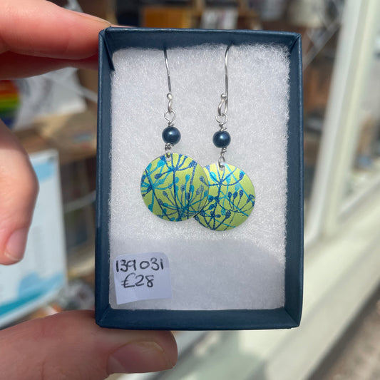 Circle Cow Parsley Earrings With Bead