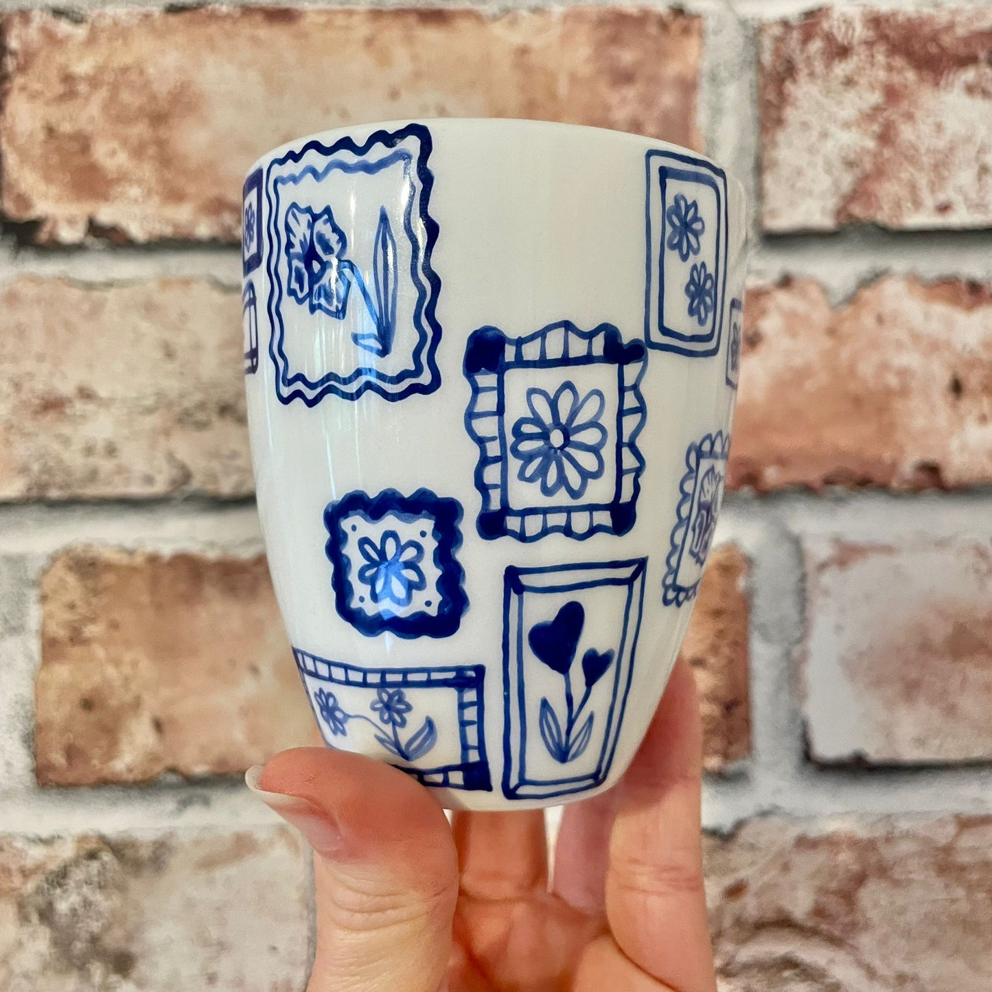 Beaker Pot Blue Frames