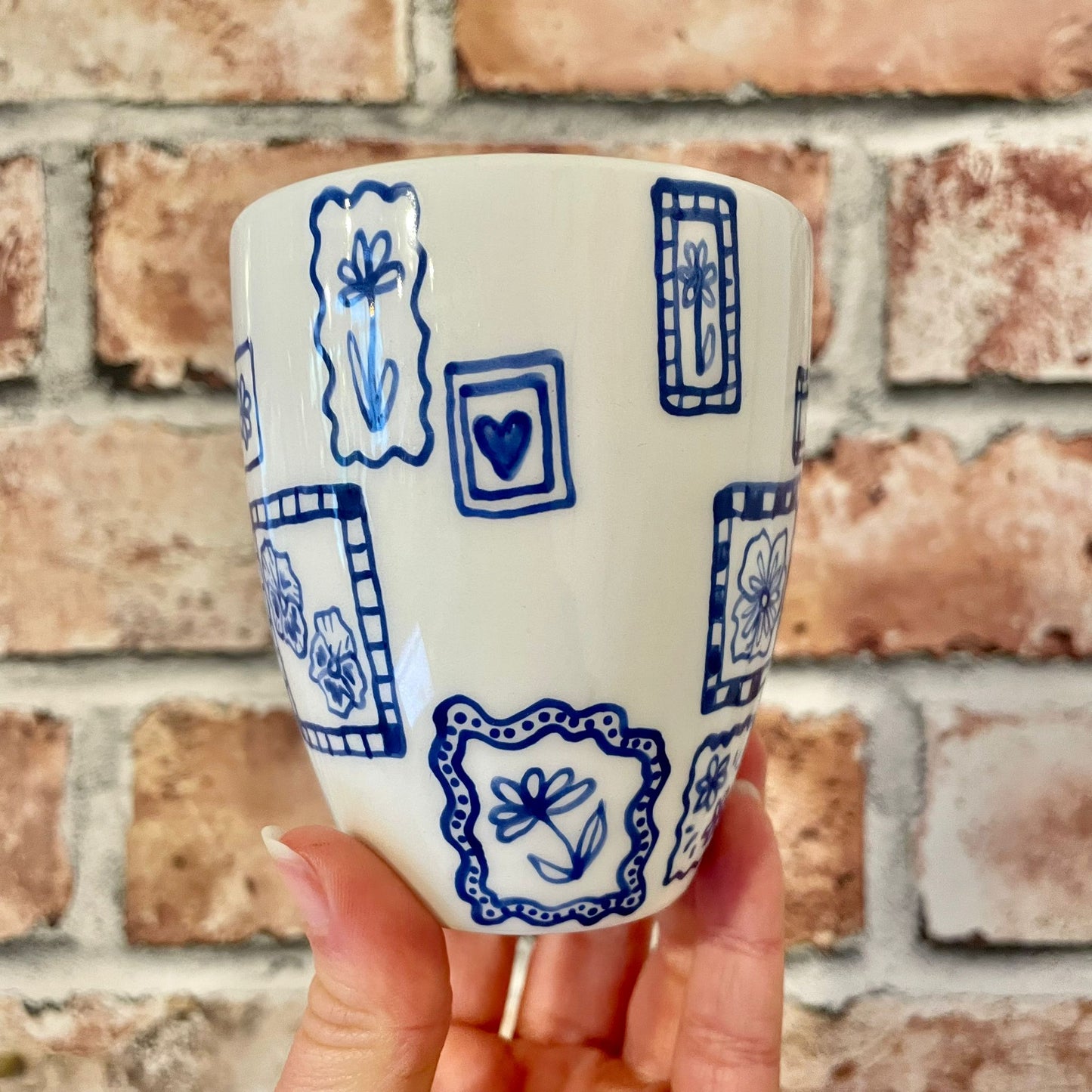 Beaker Pot Blue Frames